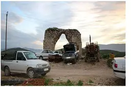 میراث فرهنگی یا پارکینگ خودرو؟ | چه بر سر این آتشکده ساسانی آمده است؟