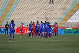 آدم‌های خاصی به دنبال ضربه زدن به استقلال هستند!