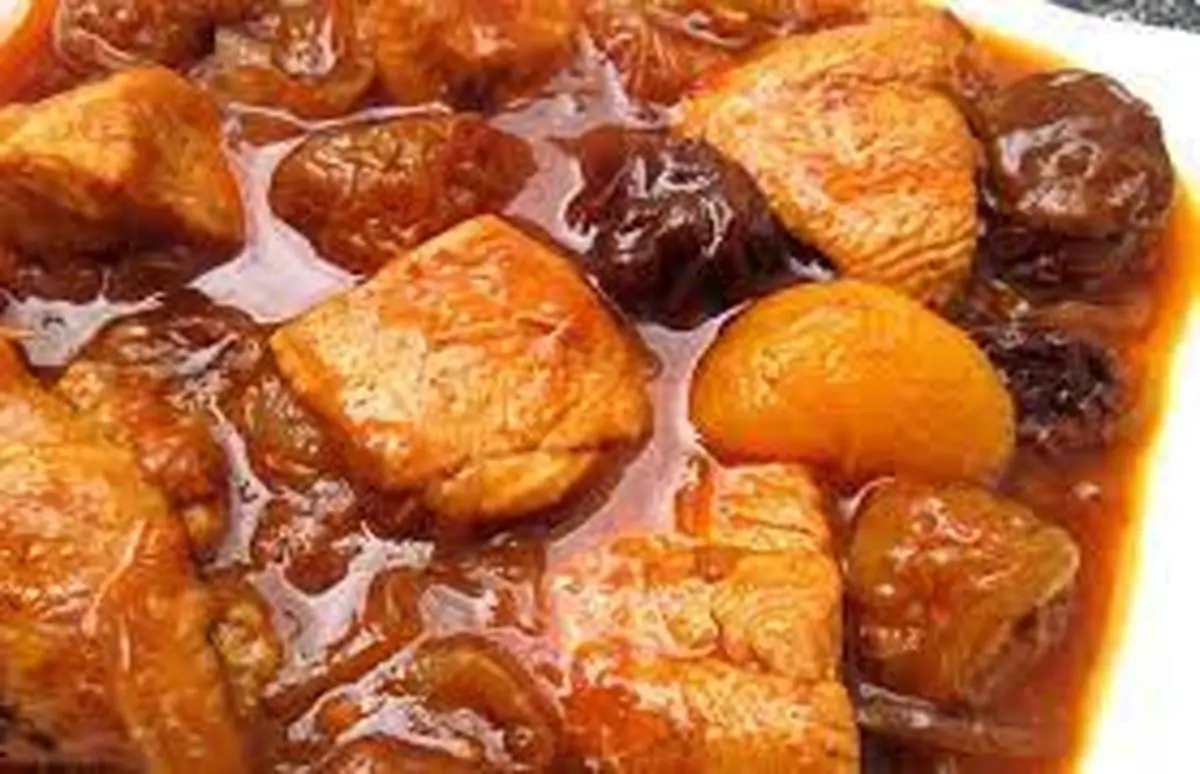 “خورشت مرغ و آلو” یک غذای اصیل ایرانی