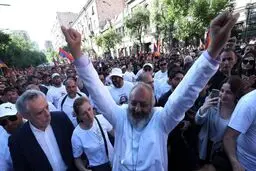 رهبر جنبش تاووش برای میهن، پیوند تهران و ایروان را ستود