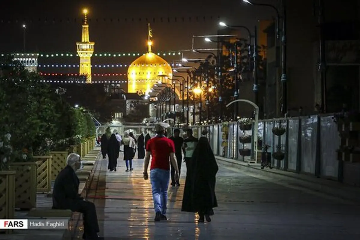  زیارت امام رضا(ع) پشت درهای بسته