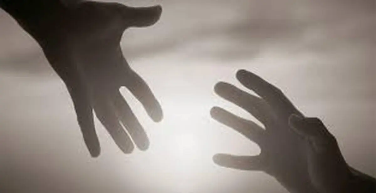 
 نجات جان دختر جوان حین خودکشی  +عکس
