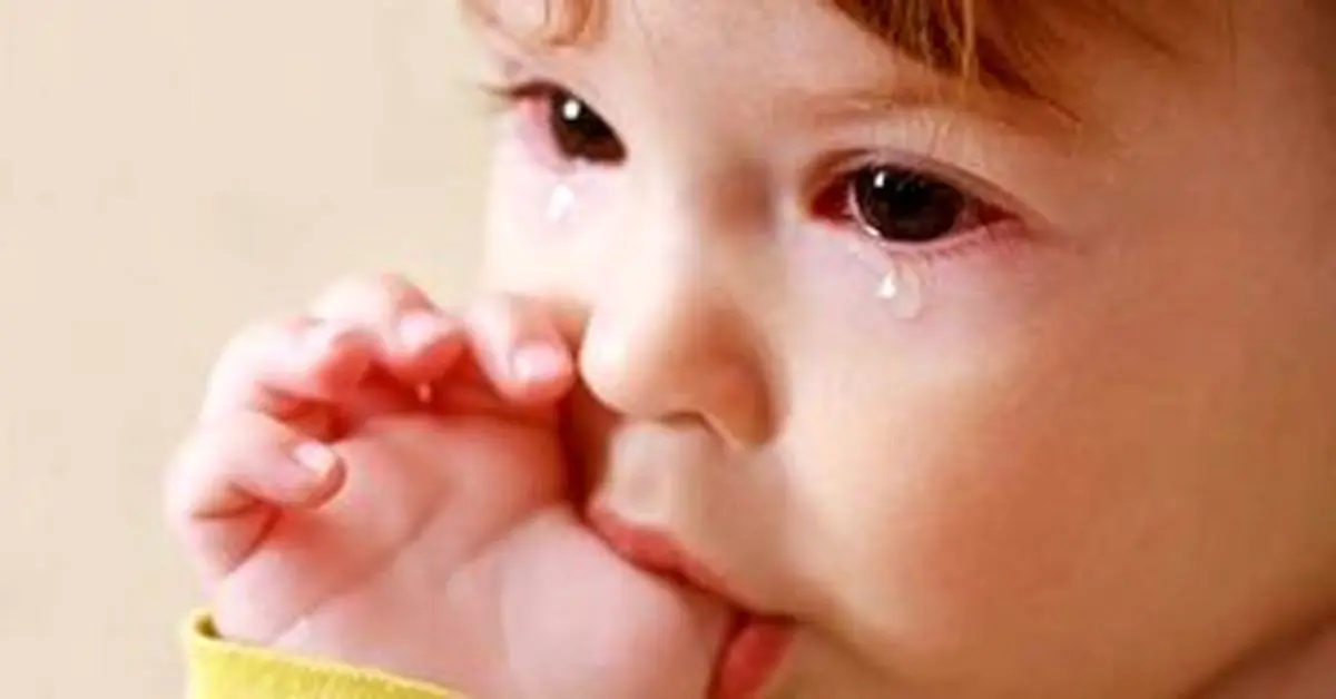 علت قی کردن چشم نوزاد چیست؟ 