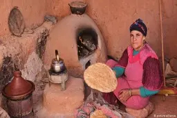 زنان جهان؛ میلیاردها ساعت کار بدون دستمزد
