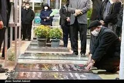 
سردار قاآنی در جوار مزار شهید سلیمانی | انتقام خون حاج قاسم را می‌گیریم
