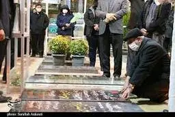 
سردار قاآنی در جوار مزار شهید سلیمانی | انتقام خون حاج قاسم را می‌گیریم
