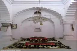 آرامگاه بابا‌شاه پلنگ‌پوش و مرید او باباشاه مسافر در اورنگ‌آباد هندوستان