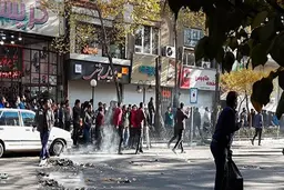 اعتراضات شبانه در قم | مردم با فریاد در خیابان‌های قم +ویدئو