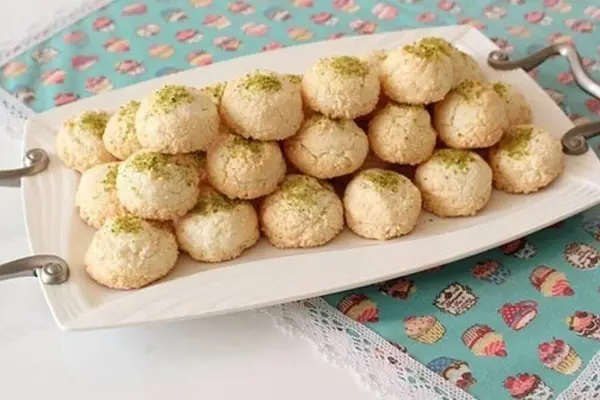 طرز تهیه شیرینی نارگیلی بازاری؛ ترد، خوش‌عطر و وسوسه‌کننده+ ویدیو 