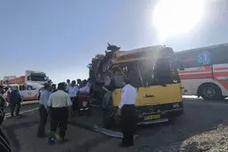 تصادف ‌اتوبوس حامل دانشجویان و فوت ۲ سرنشین در جاده سمنان - سرخه | اولین عکس از تصادف دلخراش اتوبوس دانشجویان در جاده سمنان