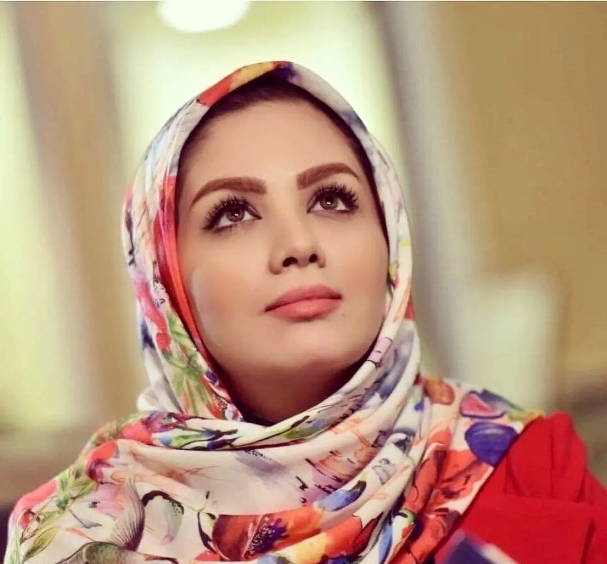 مجری زن معروف اسلحه به دست شد