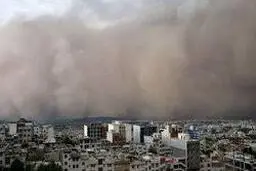 وزش شدید بادموجب مصدومیت دو تن از شهروندان البرزی شد.