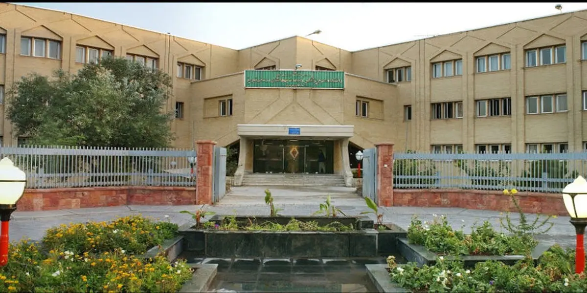 
انتصاب یک روحانی به ریاست دانشکده پیراپزشکی جنجالی شد
