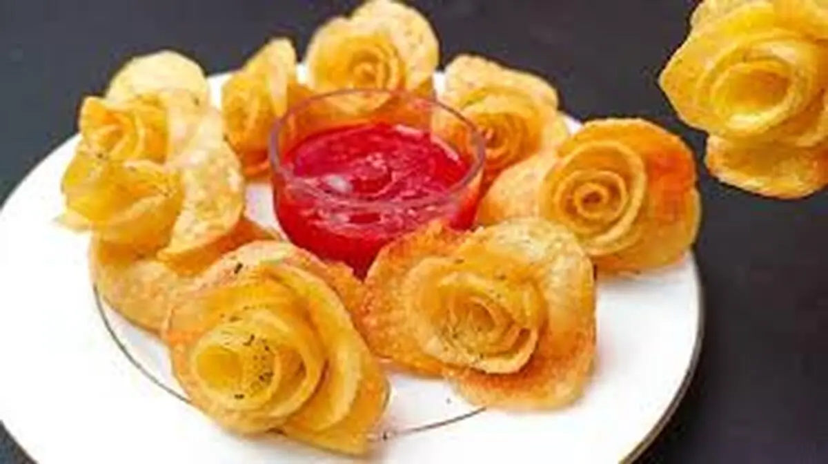 طراحی سیب‌زمینی به شکل گل رز | آموزش سیب زمینی ته دیگی با طرح گل رز +ویدئو