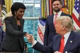 «شما واقعا زیبا هستید» | فیلم جدید از چشم چرانی ترامپ با خبرنگار+ویدئو