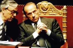 «سیلویو برلوسکونی»؛ از خوانندگی در کشتی‌ تا نخست‌وزیری ایتالیا و رسوایی‌های جنسی