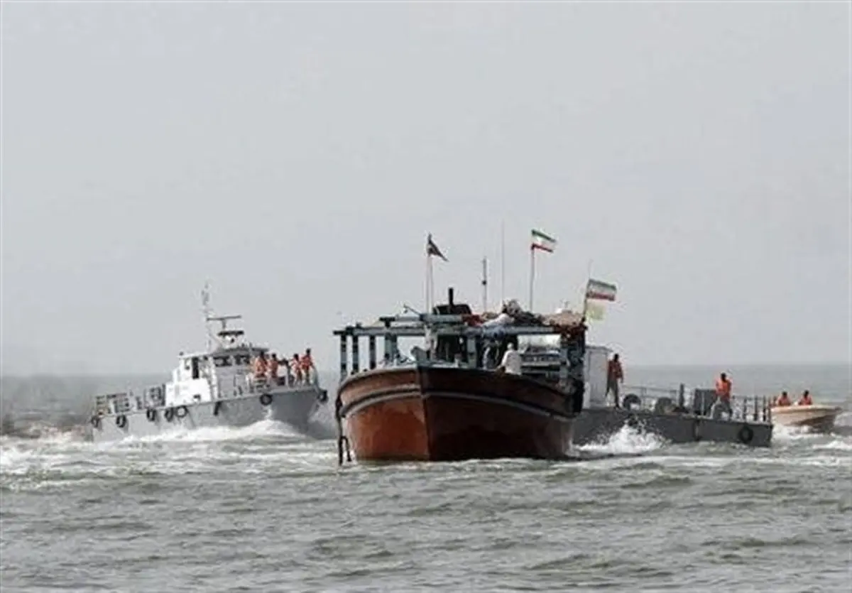 سپاه کشتی خارجی حامل ۲۲۰ هزار لیتر سوخت قاچاق را در خلیج فارس توقیف کرد |  بازداشت ۱۱ خدمه شناور