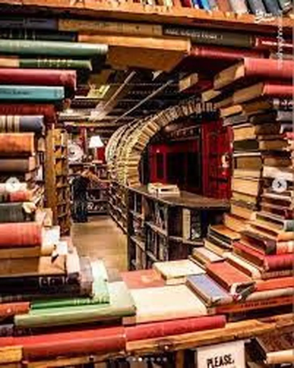 چطور بتونیم بیشتر کتاب بخونیم؟ | کتاب‌خوانی در دنیای آشفته؛ پناهگاهی برای ذهن‌های خسته