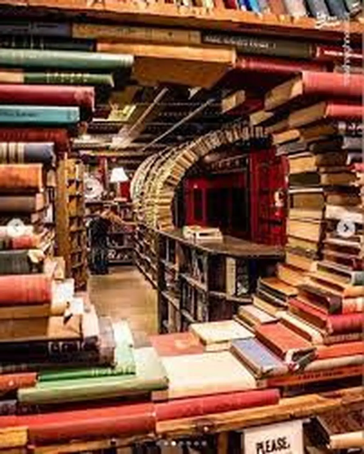 چطور بتونیم بیشتر کتاب بخونیم؟ | کتاب‌خوانی در دنیای آشفته؛ پناهگاهی برای ذهن‌های خسته