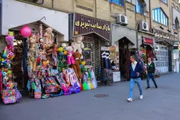 مغازه دارانی که کرونا را دور می‌زنند