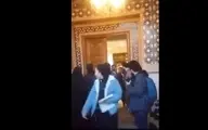 ویدیو: روحانی که با صلوات فرستادن مانع از مصاحبه رییس دانشگاه آزاد درباره حادثه اتوبوس