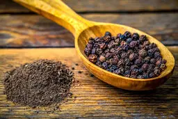 برای راحتی از نفخ شکم این ادویه را مصرف کنید! | بررسی خواص باورنکردنی فلفل سیاه