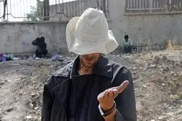 دستگیری اسپند دود کن میلیاردر قزوینی / ۱۱ میلیارد ریال چک در منزل متکدی