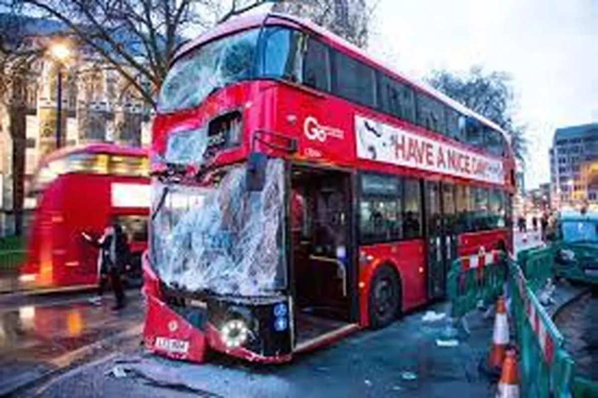  تصادف وحشتناک اتوبوس با ساختمان+ویدئو