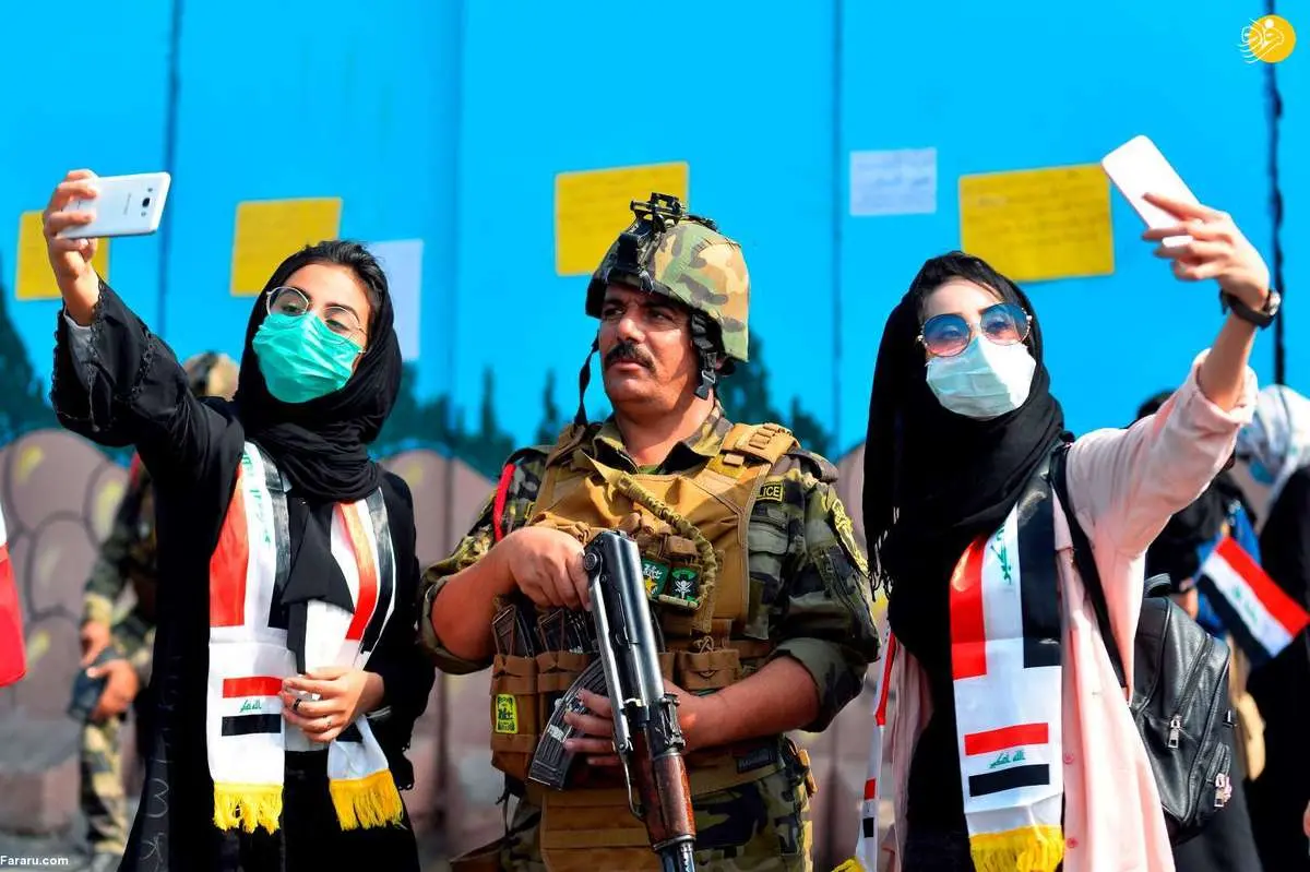 سلفی دختران معترض عراقی با مامور امنیتی
