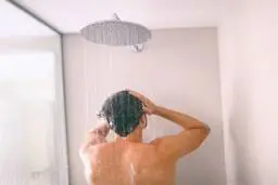 غسل جنابت چگونه انجام می‌شود؟ | شیوه انجام غسل جنابت و احکام غسل