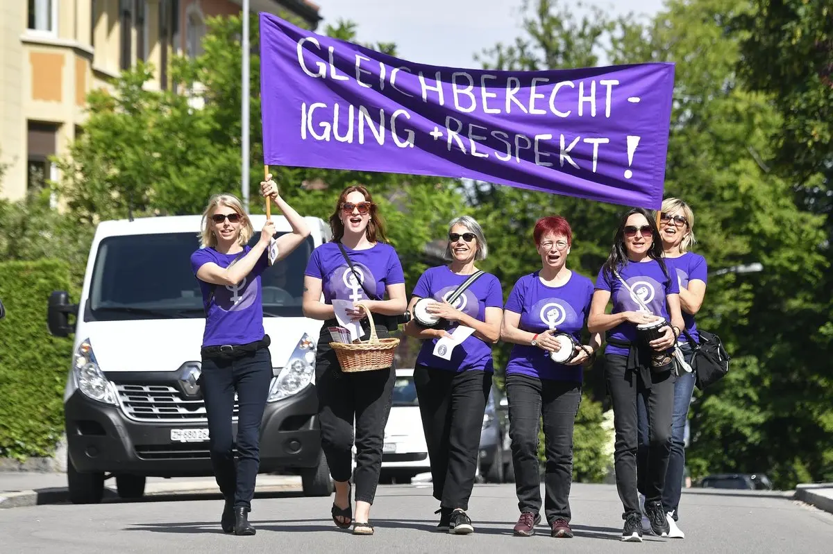 اعتراض زنان سوئیس: درخواست دستمزد و حقوق برابر با مردان
