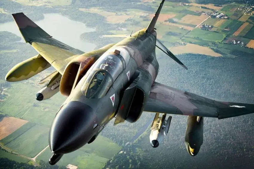 ارتش تأیید کرد؛ عبور جنگنده از آسمان تهران