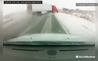 ویدئو؛ خارج شدن کامیون از جاده در هوای برفی
