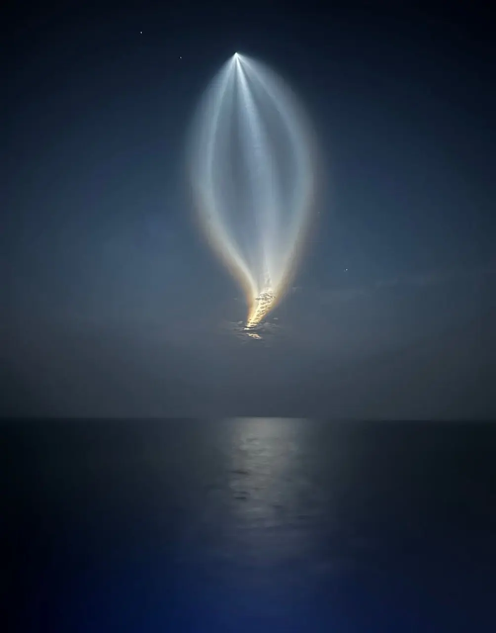 شاهین ۹ به سوی فضا می‌شکافد: منظره‌ای خیره‌کننده از خروج موشک از اتمسفر زمین