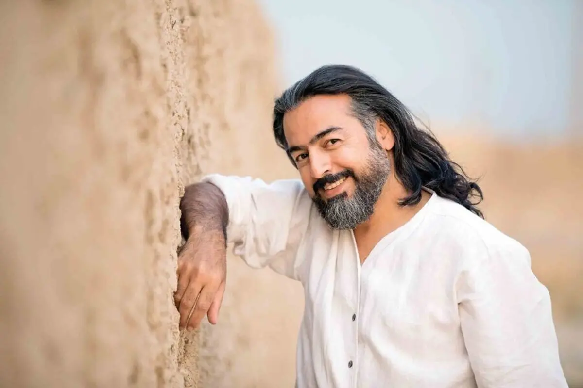 پرواز همای؛ در یک دهکده چوبی زندگی می‌کنم