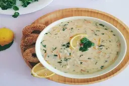 اگه هنوز نمیدونی چطوری مثل رستورانی‌ها سوپ گشنیز درست کنی، بیا اینجا | طرز تهیه سوپ گشنیزو+ ویدئو