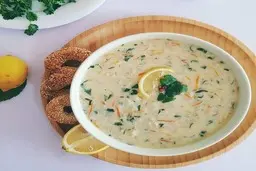 اگه هنوز نمیدونی چطوری مثل رستورانی‌ها سوپ گشنیز درست کنی، بیا اینجا | طرز تهیه سوپ گشنیزو+ ویدئو