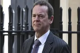 
دیپلمات سابق انگلیس:بدهی انگلیس به ایران  ۴00 میلیون پوند میباشد