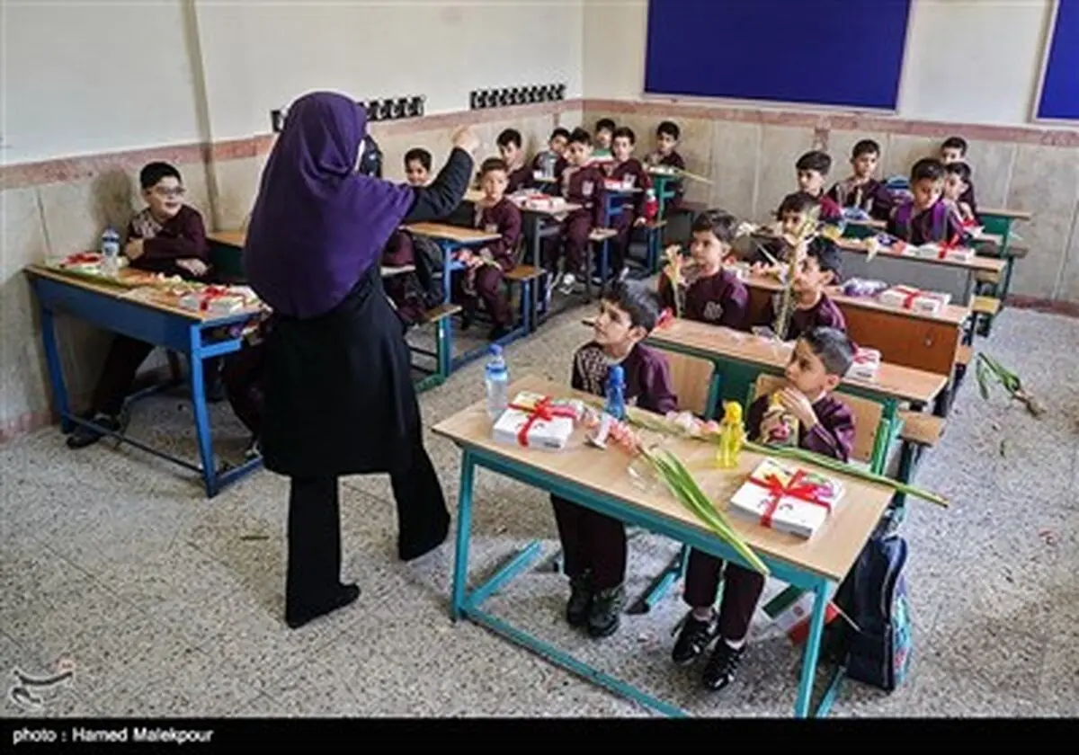 هرچه حقوق معلمان بیشتر شود نمرات دانش‌آموزان بهبود می‌یابد!
