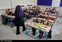 هرچه حقوق معلمان بیشتر شود نمرات دانش‌آموزان بهبود می‌یابد!