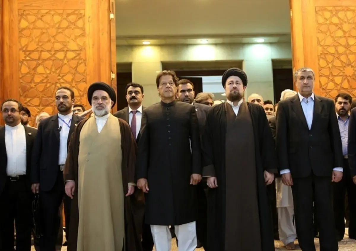 نخست وزیر پاکستان به مقام شامخ امام راحل ادای احترام کرد