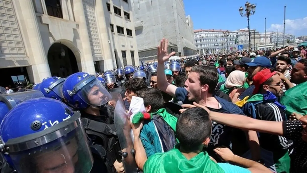 الجزایری ها بار دیگر به خیابان ها ریختند
