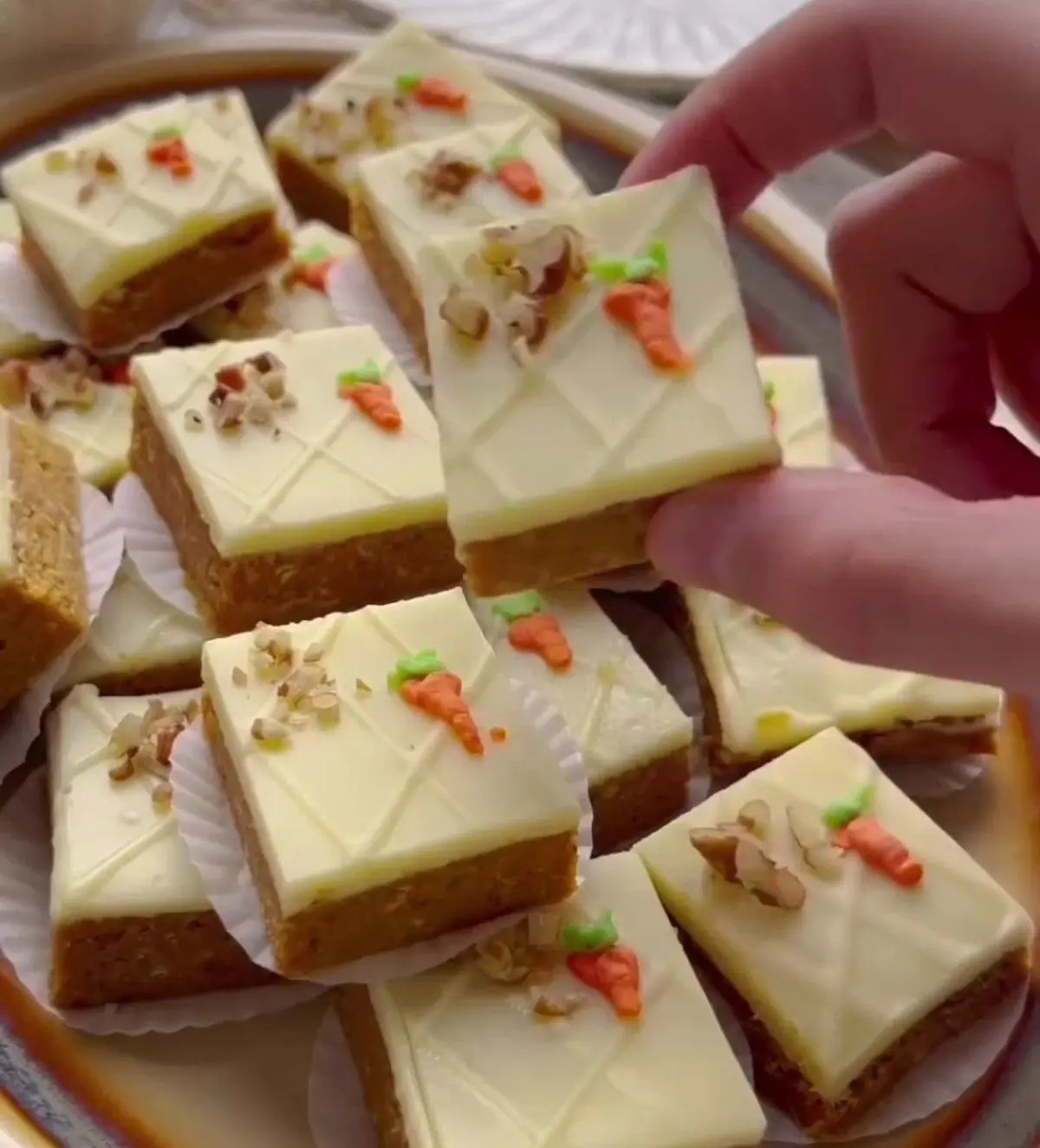 کیک میکس هویج و بیسکویت یک دسر بینظیر و متفاوت | طرز تهیه کیک میکس هویج و بیسکویت +ویدئو