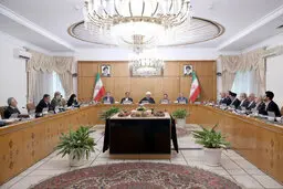 توصیه روحانی به شهروندان: از سفرهای غیرضرور شهری و بین شهری خودداری کنید تا دوره توقف کرونا کوتاه‌تر شود