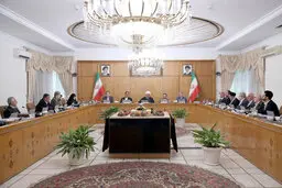 توصیه روحانی به شهروندان: از سفرهای غیرضرور شهری و بین شهری خودداری کنید تا دوره توقف کرونا کوتاه‌تر شود