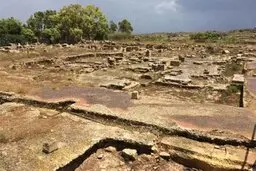 کشف یک معبد باستانی زیر یک خانه روستایی