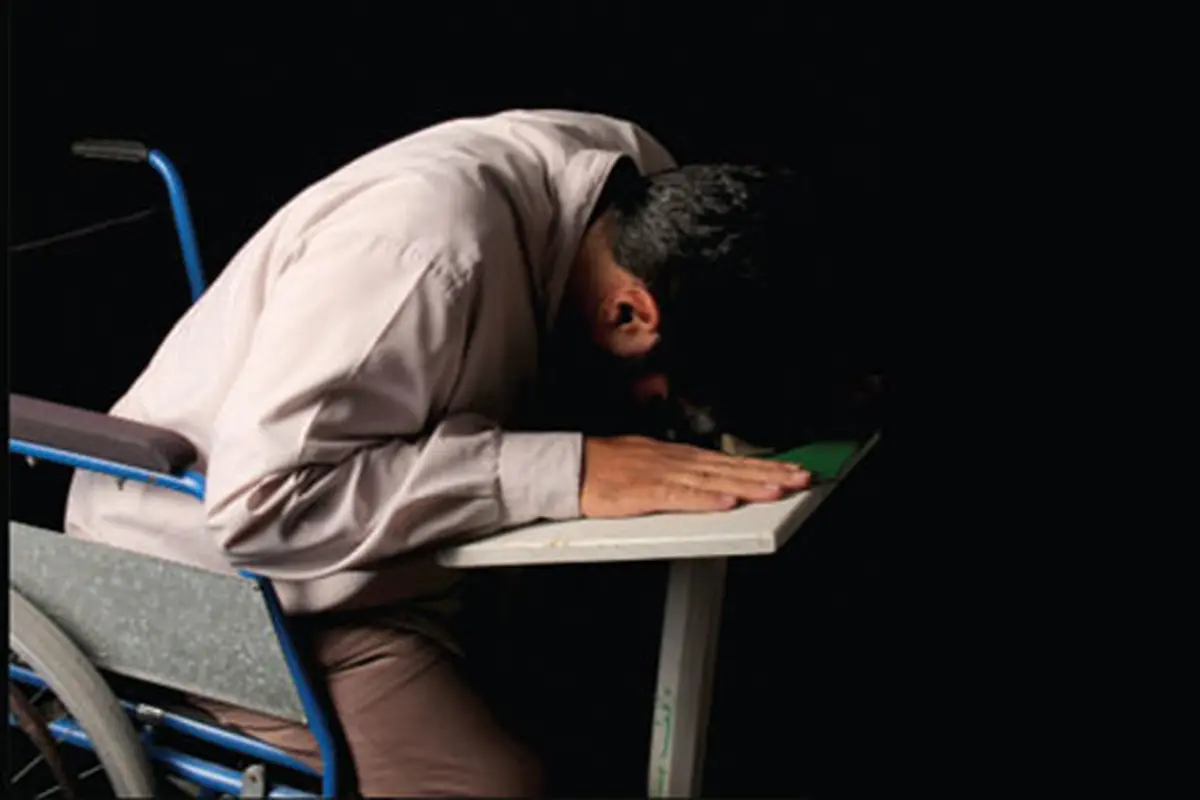 حکم خوابیده نماز خواندن چیست ؟ | در چه صورت میتوان خوابیده نماز خواند