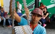 ساختن کیف و کلاه از پول بی ارزش ونزوئلا