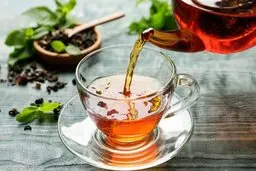 به‌جای نوشیدن آب یخ در گرمای تابستان چای داغ بنوشید!