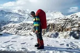 
حادثه  |  پس از ۱۲ روز جست و جو در دماوند  پیکر بی‌جان کوهنورد اصفهانی پیدا شد
